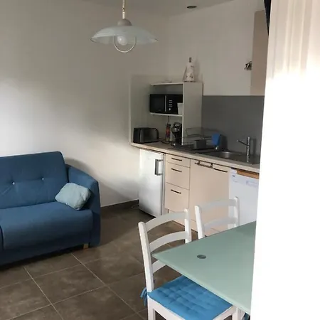 Apartment Aux 3 Domaines T2 Avec Terrasse Hyeres