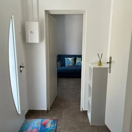 Aux 3 Domaines T2 Avec Terrasse *