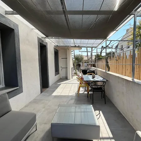 Aux 3 Domaines T2 Avec Terrasse * Йер