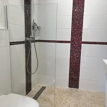 Aux 3 Domaines T2 Avec Terrasse Йер
