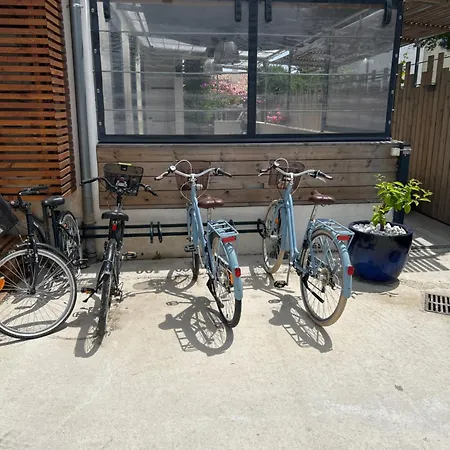 Aux 3 Domaines T2 Avec Terrasse *
