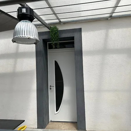 Aux 3 Domaines T2 Avec Terrasse 公寓 耶尔